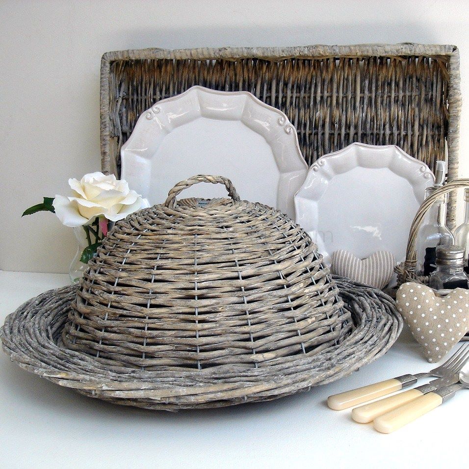 Round willow basket with cover Bliss and Bloom Ltd