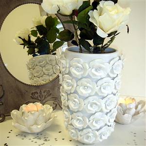 White roses vase
