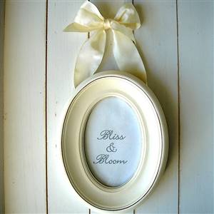 Cream oval frame with bow