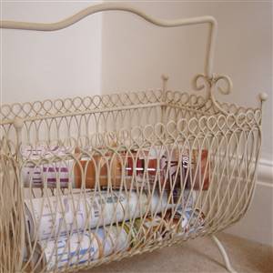 Magazine rack with handle