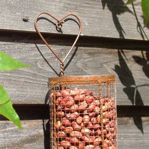 Heart mesh bird feeder
