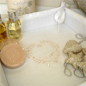 White heart basket tray