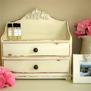 Jewellery box / chest with roses