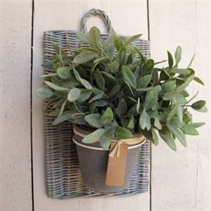 Willow wall plaque with pot