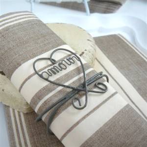 4 AMOUR napkin rings