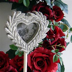 Medium heart wreath frame