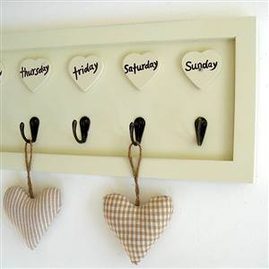 Daily Mon-Sun heart hooks