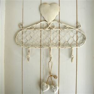 Heart wall plaque with 3 hooks