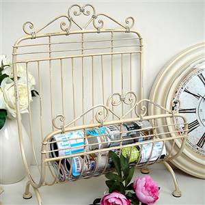 Magazine rack with heart