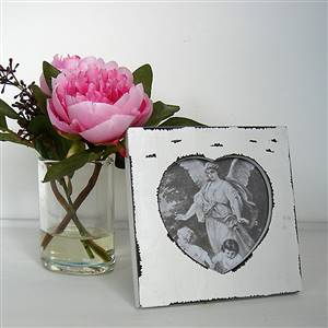 Off-white heart photo frame