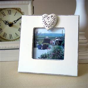 Cream heart photo frame