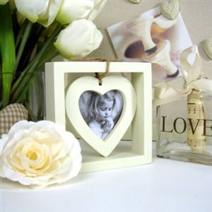 Cream heart photo frame