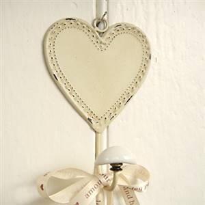 Cream hanging heart hook