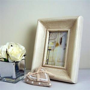Cream medium photo frame