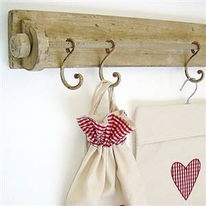 Country corner towel rail and hooks