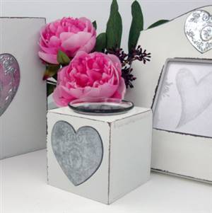 Heart tea light holder