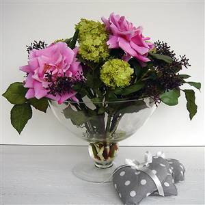 Roses with viburnum & skimma