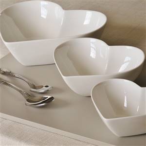 Set of 3 heart shaped bowls