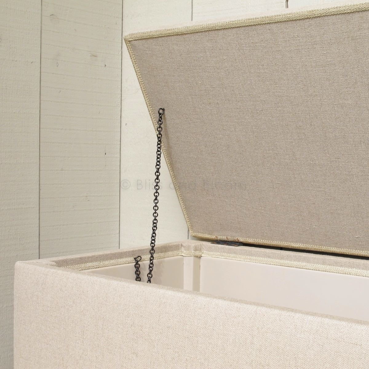 Gorgeous linen blanket box | Bliss and Bloom