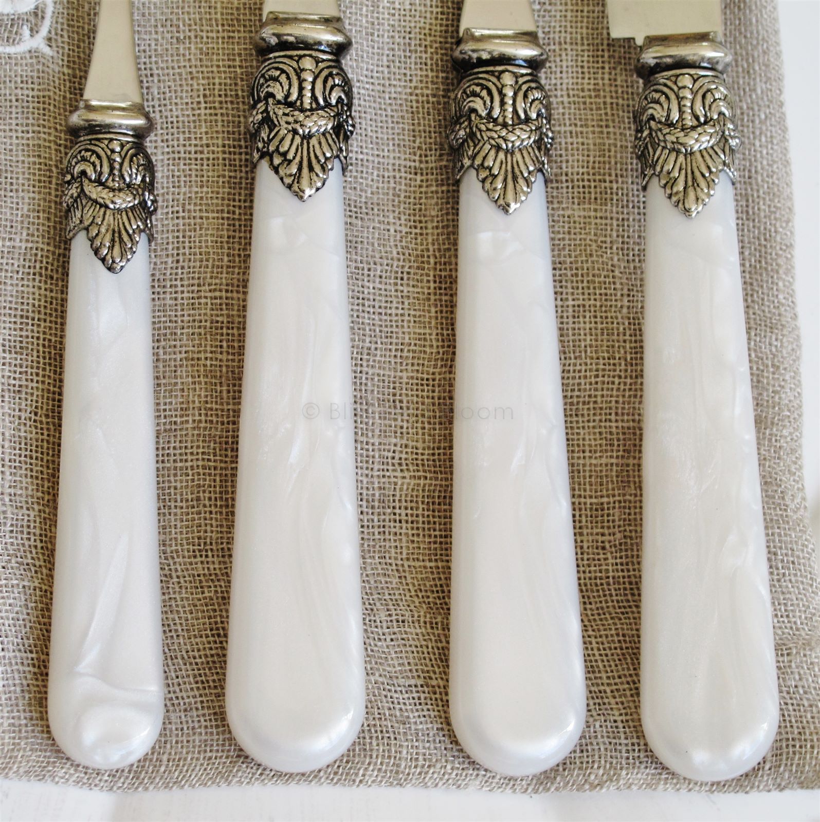 Cream Cutlery 24pc Tray Set